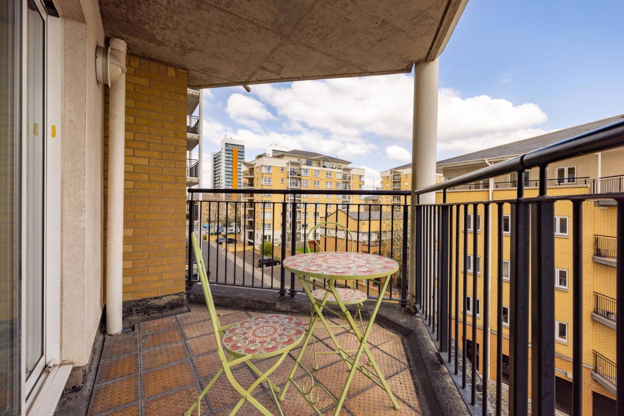 Wild Roses Service Apartments - East India London Eksteriør bilde